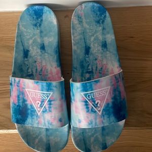 Tie Dye GUESS slides.
